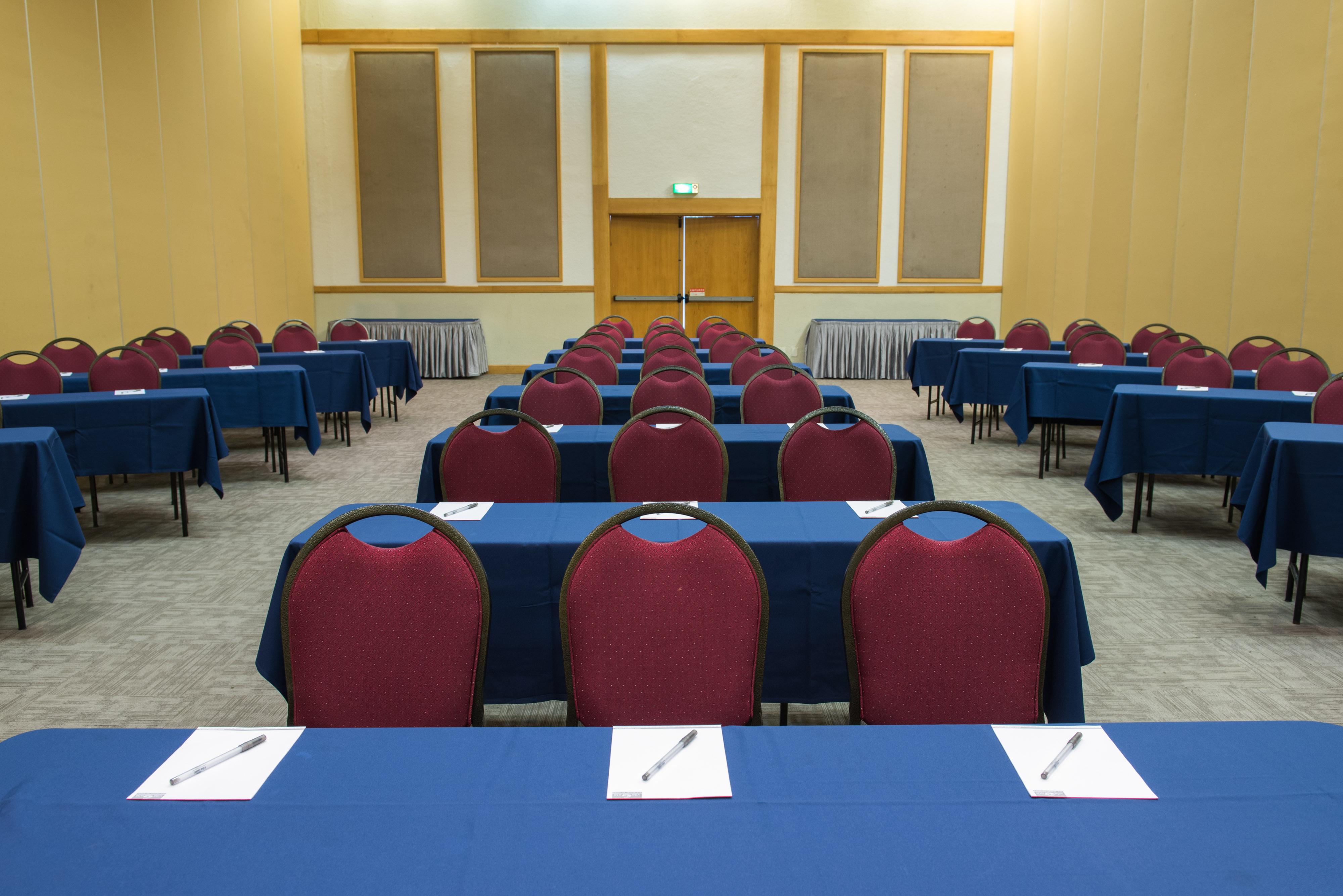 Vila Gale Eco Resort Angra Angra dos Reis Exterior foto A typical classroom layout